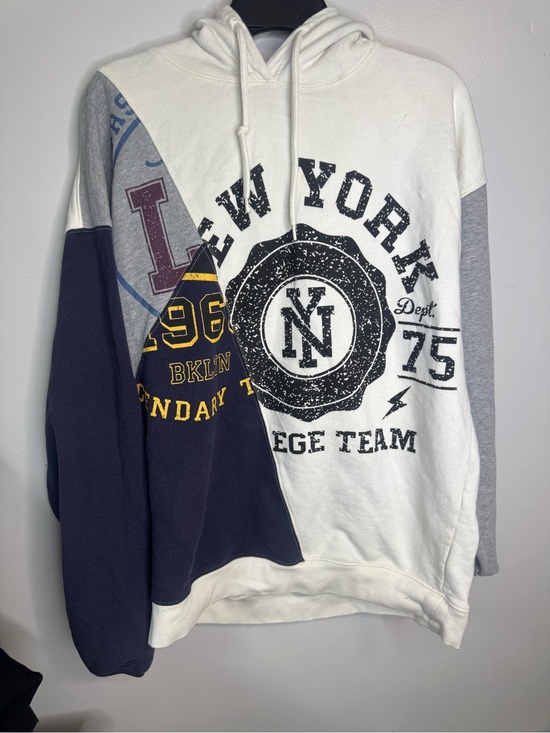 Urban Outfitters Sweaters - Urban Outfitters White, Navy & Gray New York Graphic Pullover Hoodie